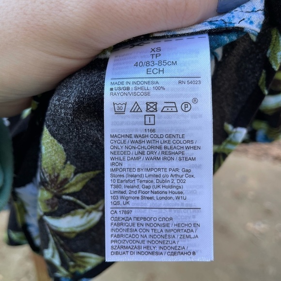 Banana Republic Genuine wrap style floral top - Picture 7 of 9